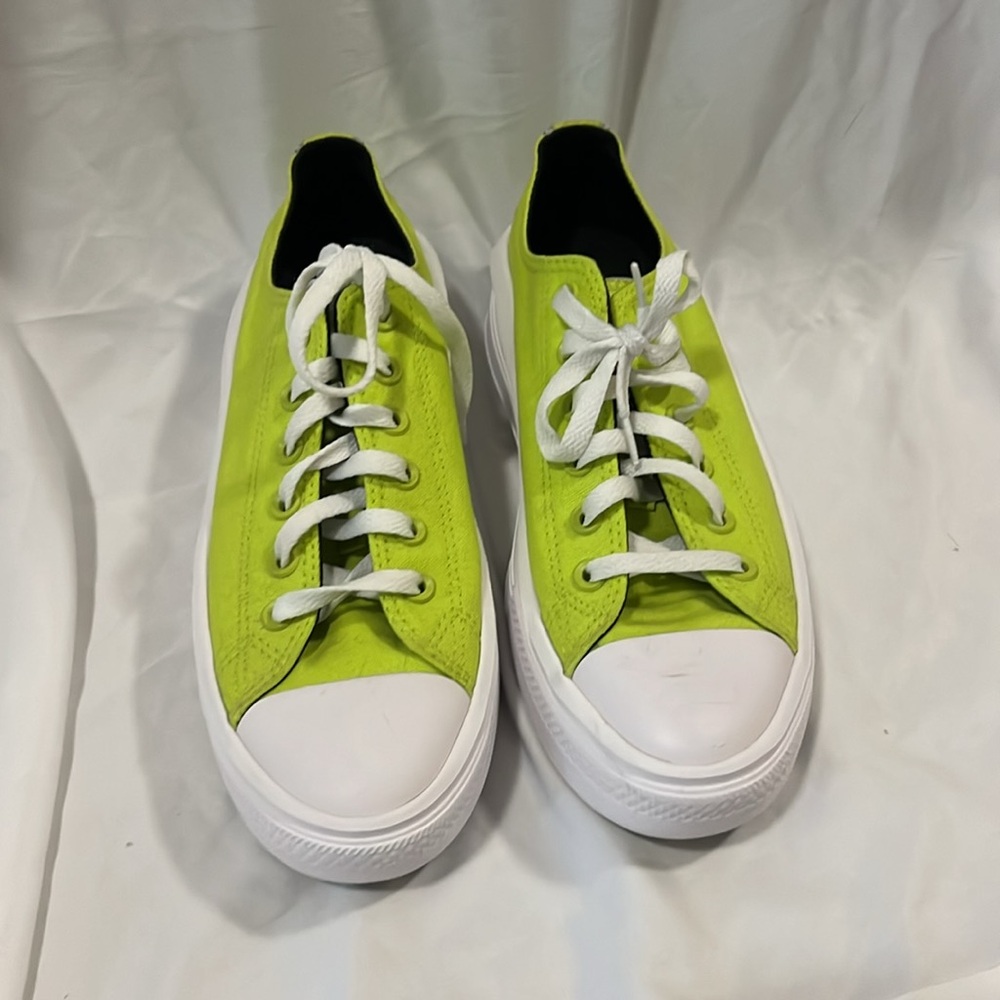 BRAND NEW NEON CONVERSE MOVE